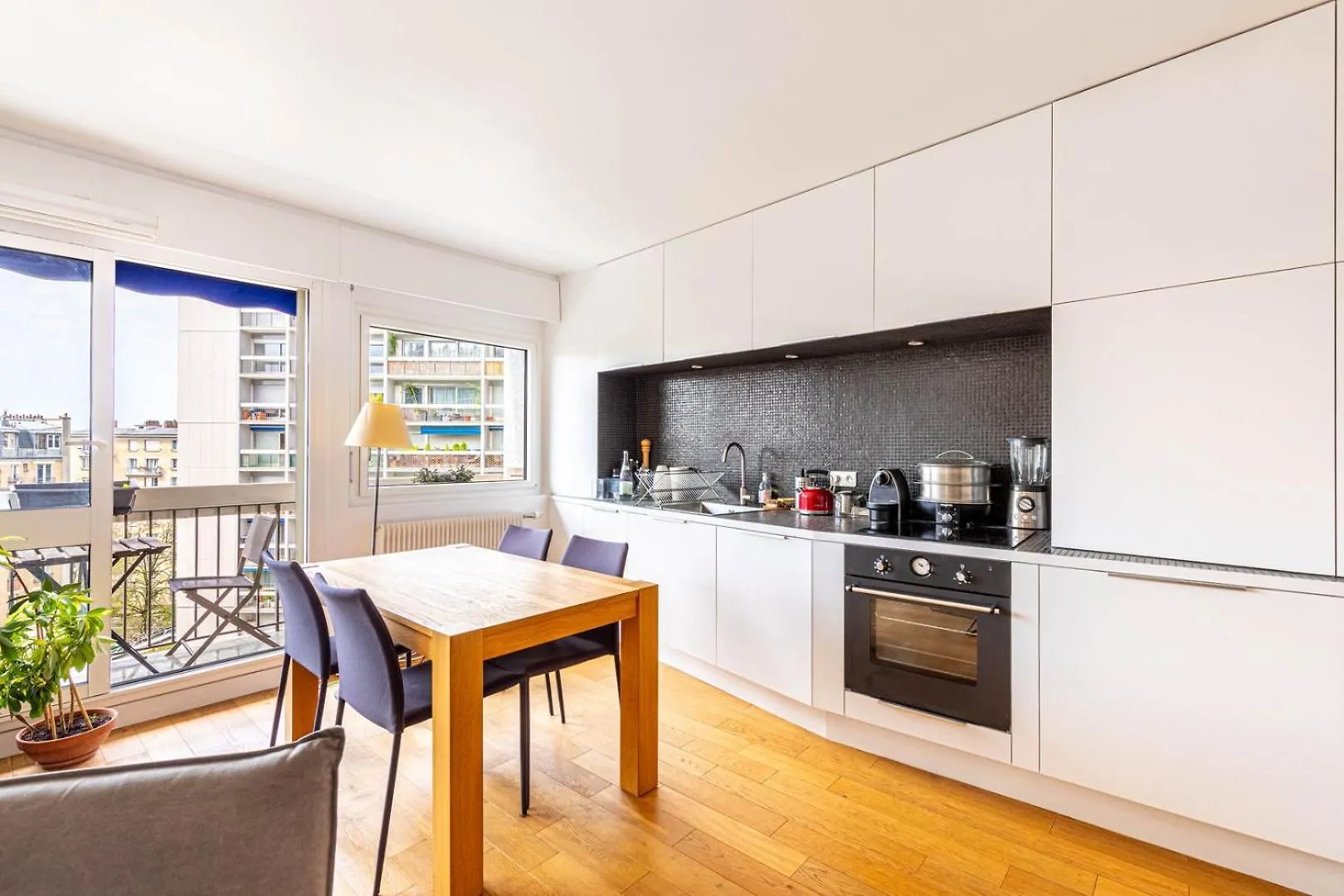 Guestready - Bright And Airy In The 18Th Apartment Paris